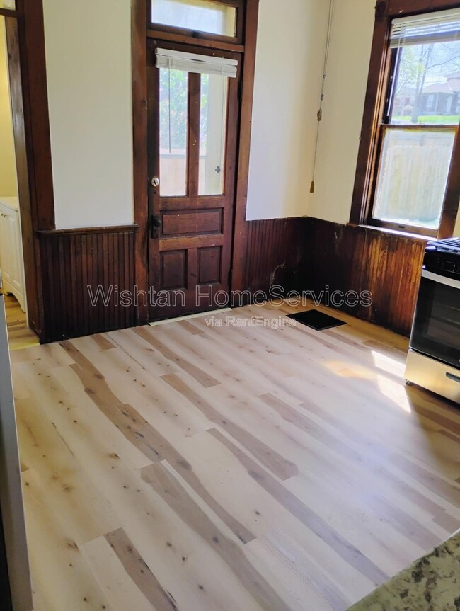 Building Photo - 1016 York St