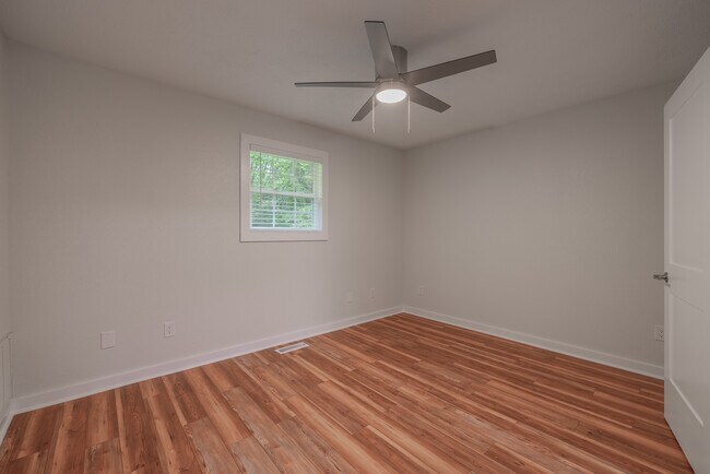 Building Photo - Rollings Hills Apartments