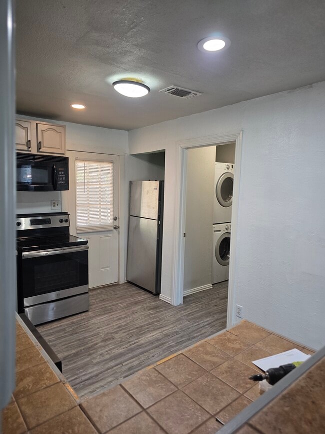 Building Photo - 204 San Angelo Ave