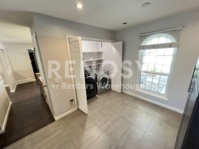Building Photo - 7274 S Chase Way