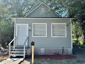 Building Photo - Wonderful Bungalow Just Renovated!