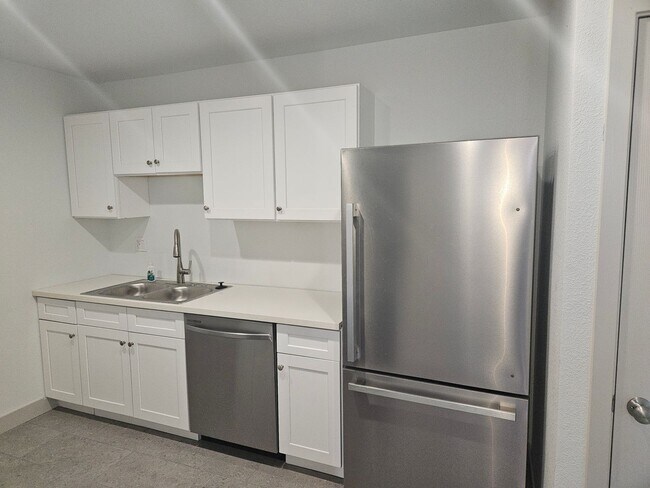 Building Photo - 183 Hacienda Loop