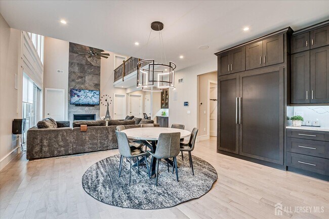 Building Photo - 3979 Park Ave