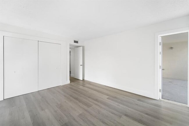 Building Photo - 650 NE 149th St