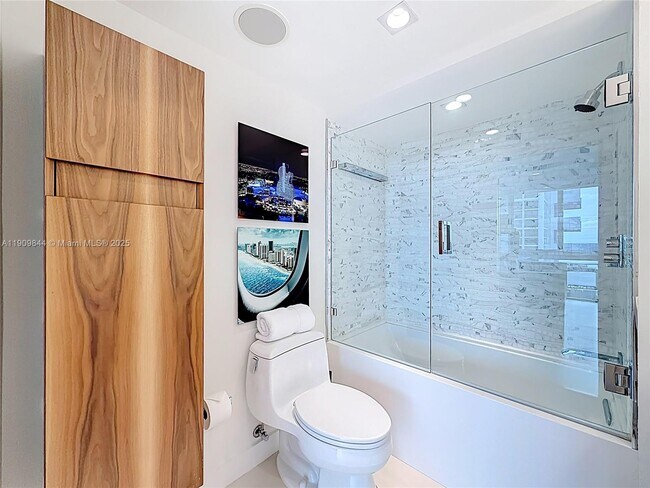 Building Photo - 2715 N Ocean Blvd