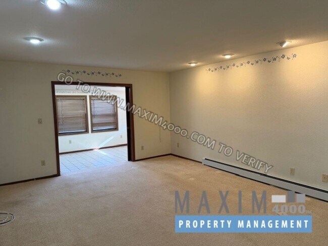 Building Photo - 3530 Ponderosa Way