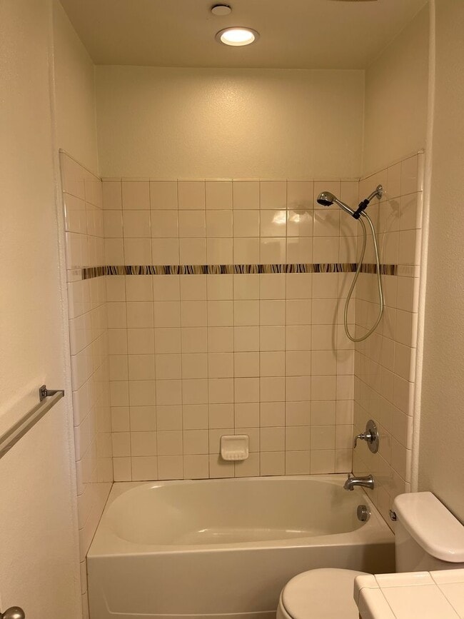 Building Photo - Bright Corner 3BD/3BA Townhome Near BART & Great Mall!