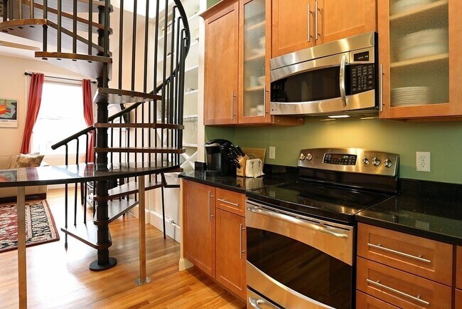 Building Photo - 281 Beacon St