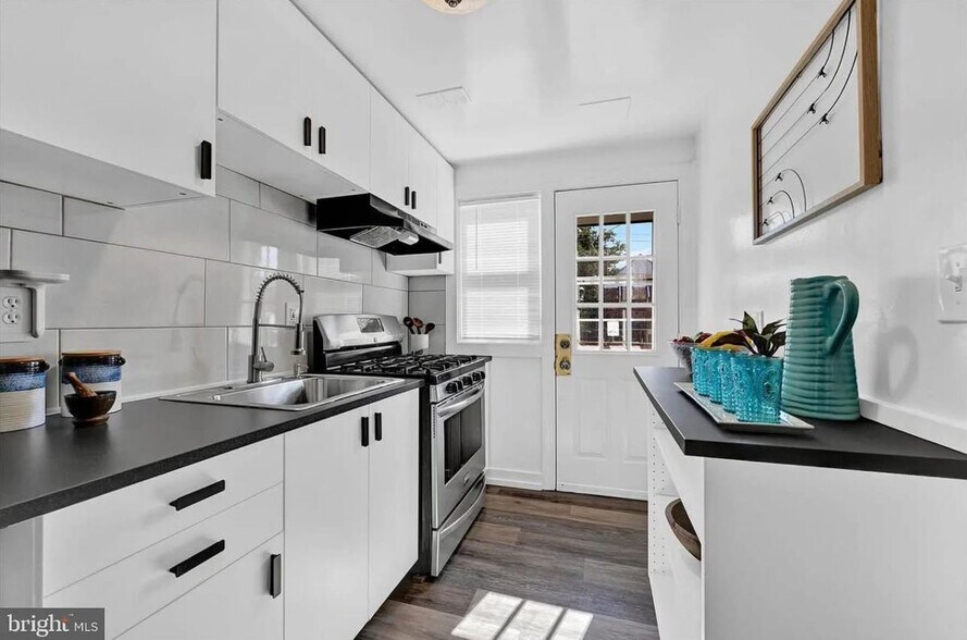 Building Photo - 603 Lucia Ave