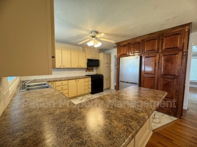 Building Photo - 5112 Arden Rd