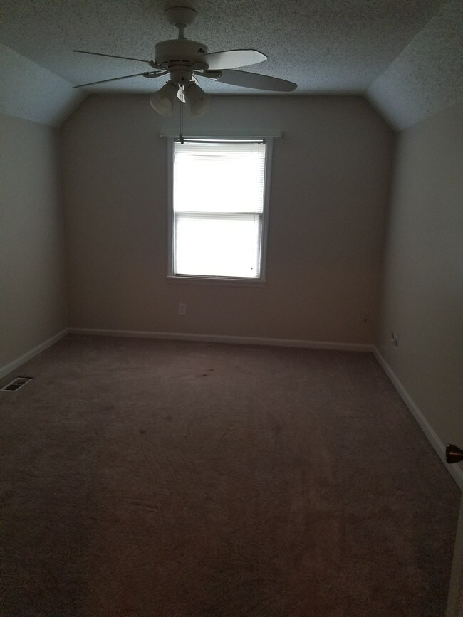 Building Photo - 15002 Glory Dr SE