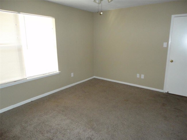 Building Photo - 5607 Golden Grove Dr