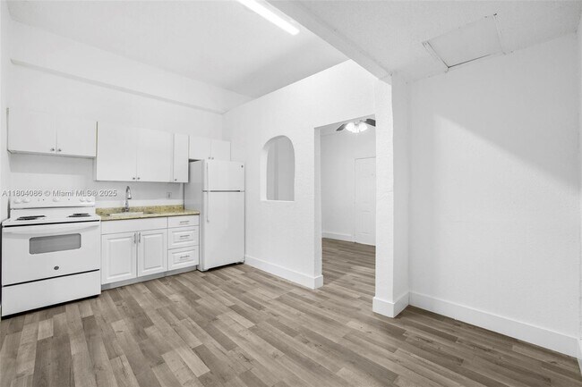 Building Photo - 2300 W Flagler St