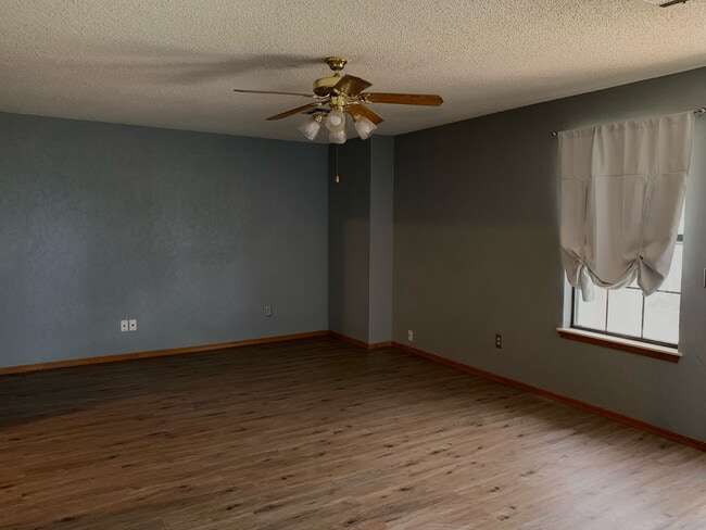 Building Photo - 649 Fire Light Dr