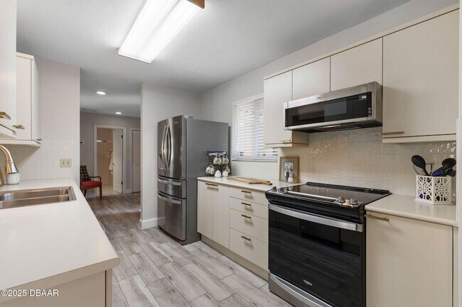 Building Photo - 4 Jasmine Run