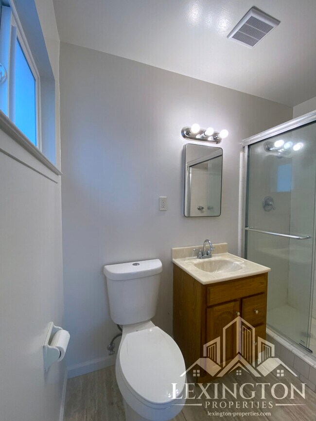 Building Photo - Beautifully Remodeled, Single-story, 3BD/2BA Home in Rio Linda near Babe Best Park!