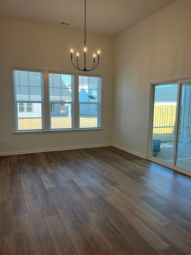 Building Photo - Beautiful New Home