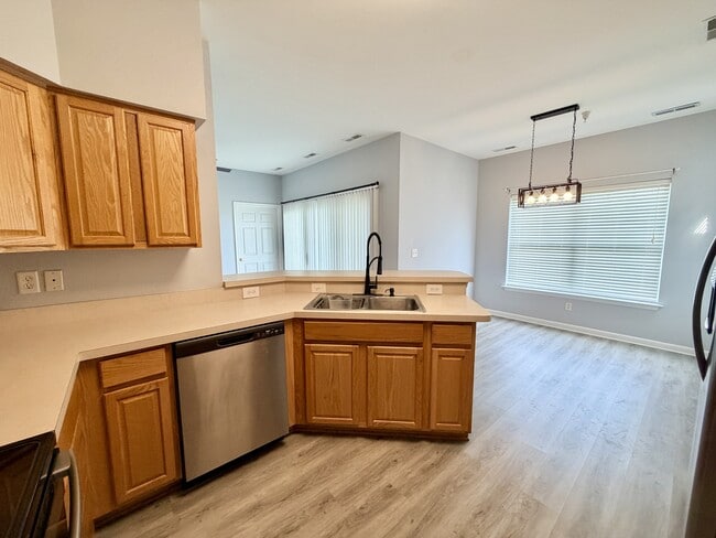 Building Photo - 2901 Heather Dr