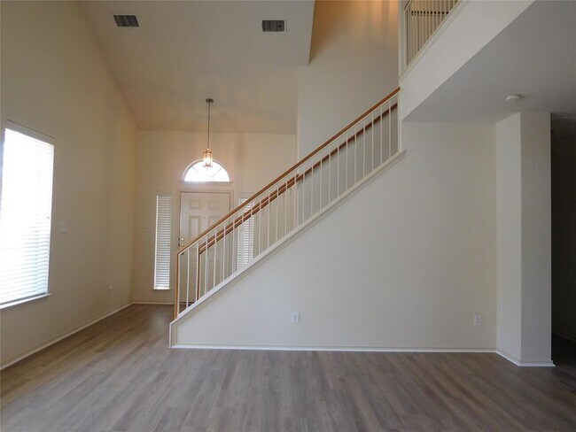 Building Photo - 911 Middle Brook Dr