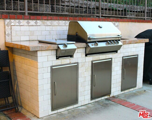 Building Photo - 11502 Dona Teresa Dr