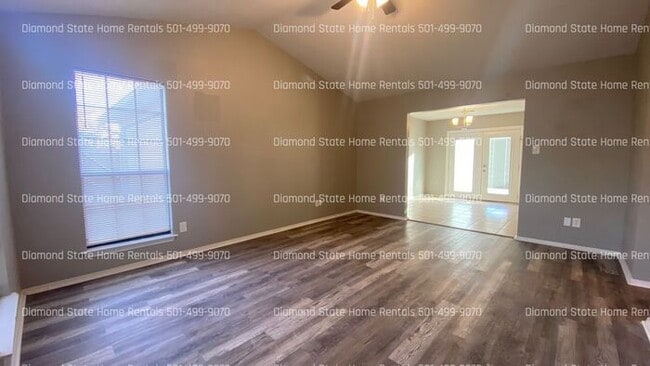 Building Photo - 611 Martin Ln