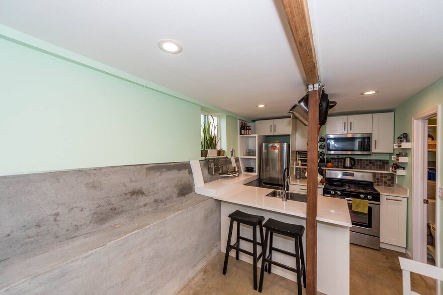 Building Photo - 105 S 32nd St