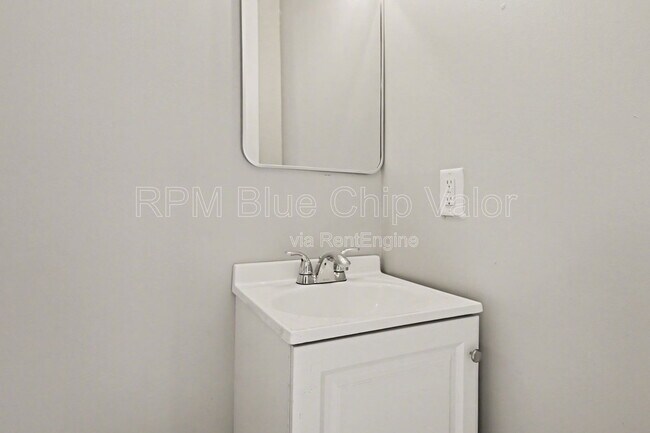 Building Photo - 1710 Lawn Ave