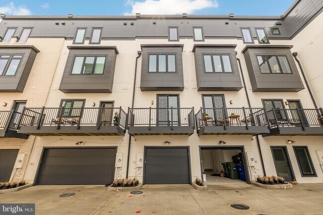 Building Photo - 2608 Olmsted Ct NW