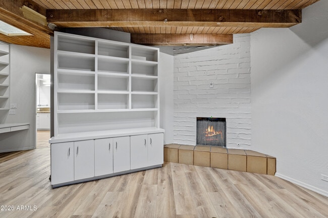 Building Photo - 6700 E Hawksnest Rd