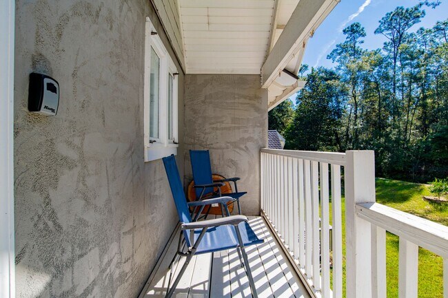 Building Photo - 9988 Hillview Dr