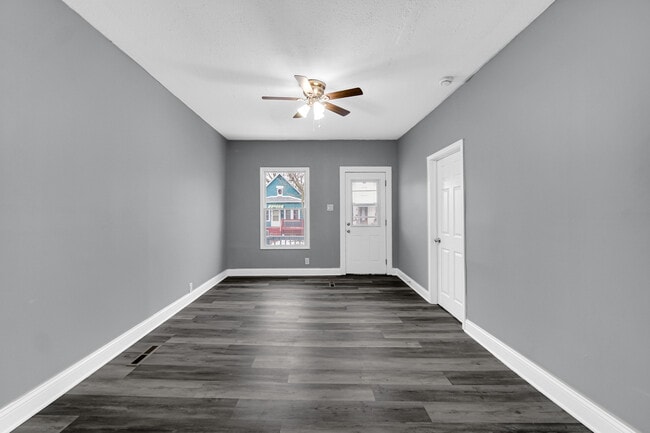 Building Photo - 5527 Alice Ave