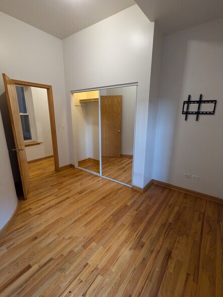 2nd Bedroom - 3212 W Warren Blvd