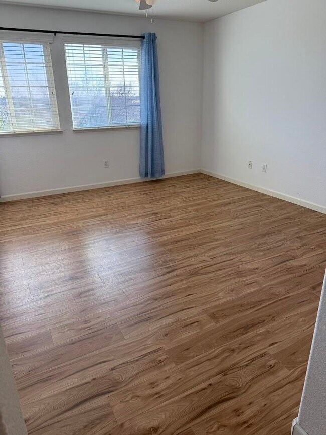 Building Photo - 236 Cogburn Way