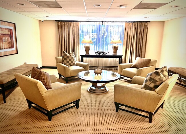 Private meeting/conference room - 100 S Doheny Dr