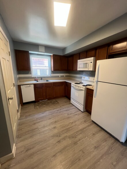Primary Photo - 7903 Ackley Rd