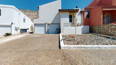 Building Photo - 4842 Excalibur Dr