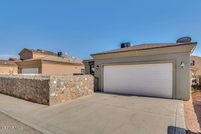 Building Photo - 12921 Hueco Cave Dr