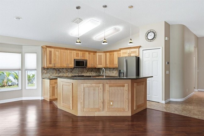 Building Photo - 349 Fountainview Cir