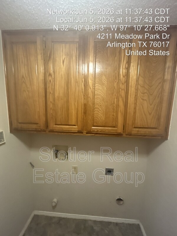 Building Photo - 4211 Meadow Park Dr