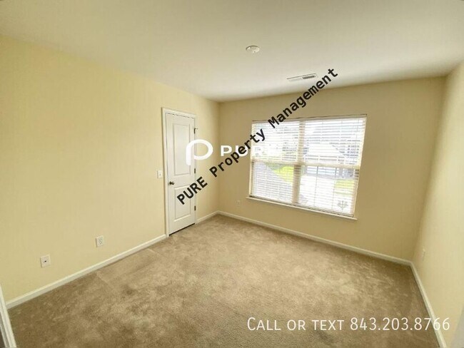 Building Photo - 224 Donatella Dr
