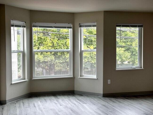 Building Photo - 2BR | 1BA – Washer & Dryer, A/C in Every R...