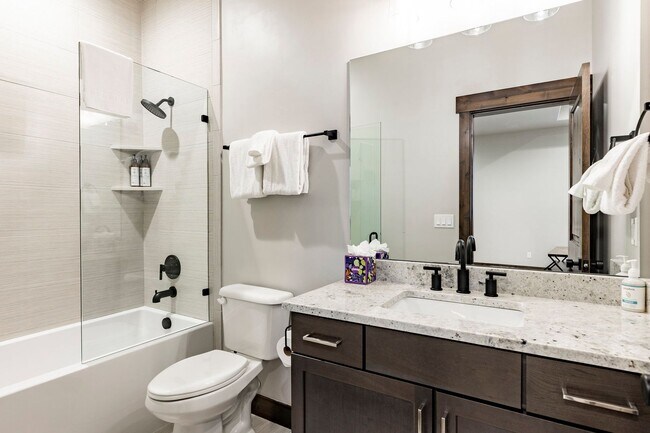 Building Photo - Fully Furnished Luxury Home in Black Rock ...