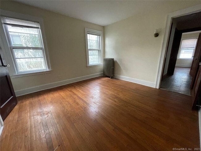 Building Photo - 36 Oakwood Ave