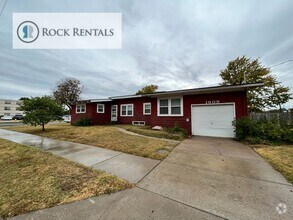 Building Photo - 2 Bed 1.5 Bath with Bonus Room