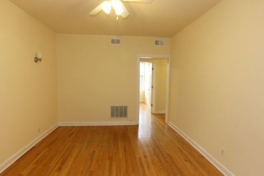 Building Photo - 555 W Aldine Ave