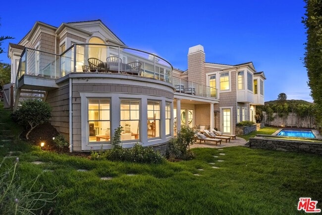 Building Photo - 7335 Birdview Ave