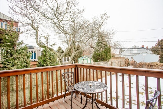 Building Photo - 359 E Chester St