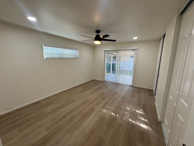 Building Photo - 4 Bedroom house single level