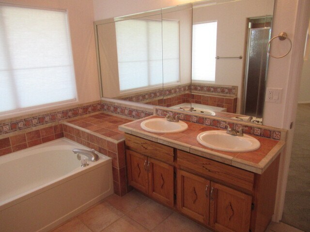 Building Photo - Large (3,825"), Beautiful & Luxurious Eastside Home with Breathtaking Mtn. Views.