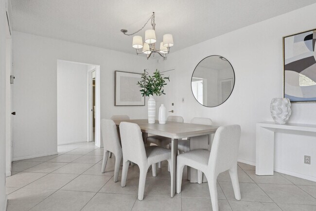 Building Photo - 2701 N Ocean Blvd